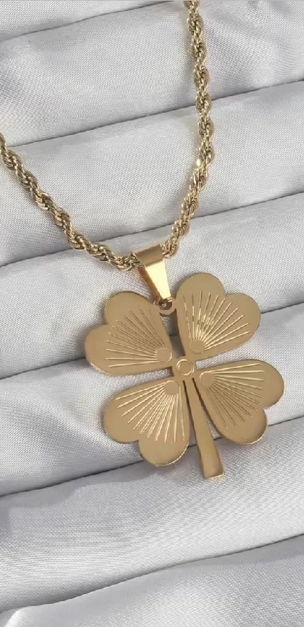 Çelik yonca detaylı kolye